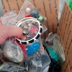 Jewerly, a lot over 4 pounds of usable fashion jewelry lot 2